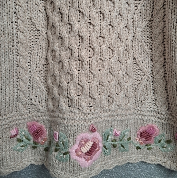 American Weekend Floral Embroidered Turtleneck Tunic Sweater   Size L - Picture 3 of 6